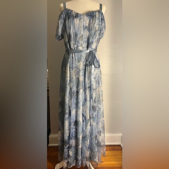 Lovely Grace- Long Dress - Picture 1 of 8